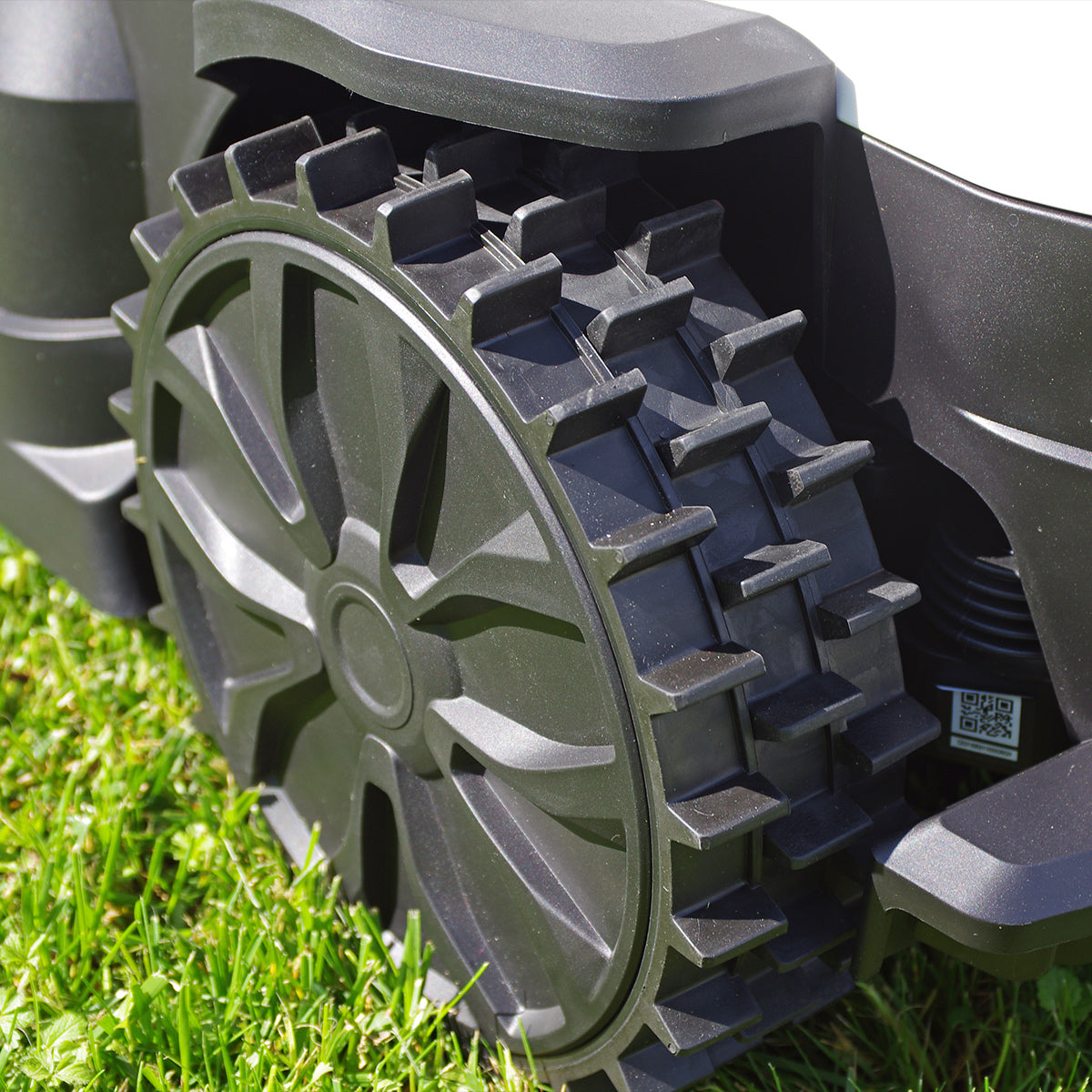 RBA1601 (L+) – Robot tagliaerba automatico per giardini fino a 2.000 m²